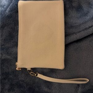 NWOT Elegant Heart Cream Wristlet Clutch